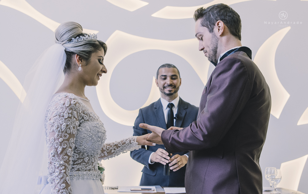 Fotos de casamento de principe e princesa na mansao Isadora Cortez na mooca em Sao Paulo. Lustres, luzes, limosine, decoracao, casal apaixonado e fotos artisticas.