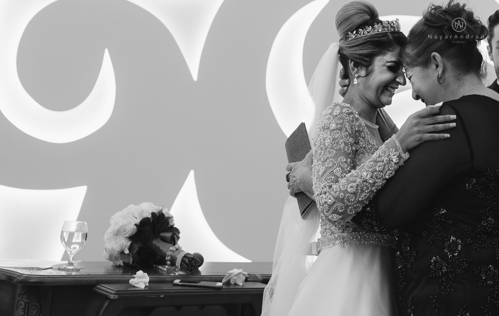 Fotos de casamento de principe e princesa na mansao Isadora Cortez na mooca em Sao Paulo. Lustres, luzes, limosine, decoracao, casal apaixonado e fotos artisticas.