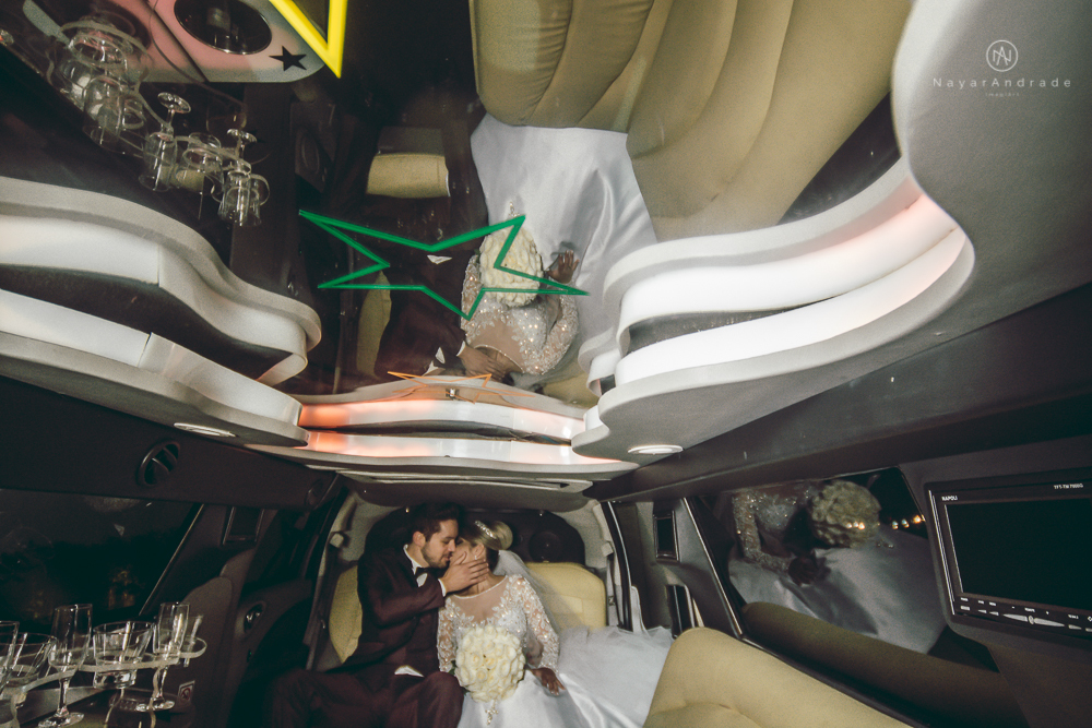 Fotos de casamento de principe e princesa na mansao Isadora Cortez na mooca em Sao Paulo. Lustres, luzes, limosine, decoracao, casal apaixonado e fotos artisticas.