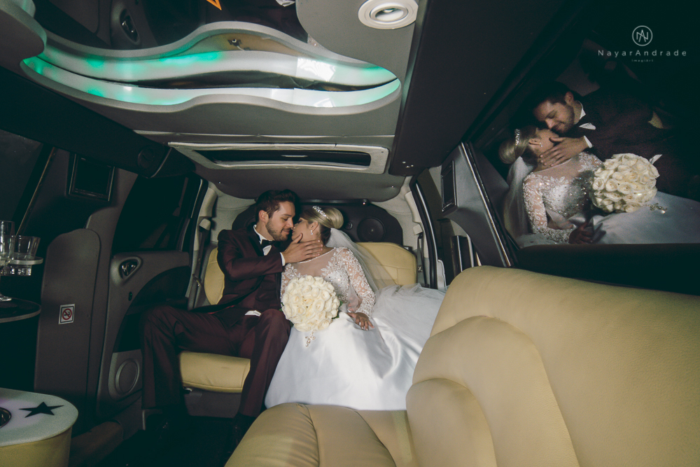 Fotos de casamento de principe e princesa na mansao Isadora Cortez na mooca em Sao Paulo. Lustres, luzes, limosine, decoracao, casal apaixonado e fotos artisticas.