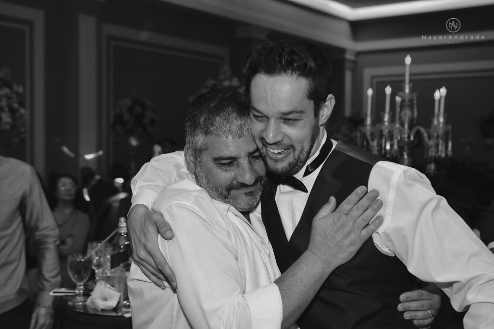 Fotos de casamento de principe e princesa na mansao Isadora Cortez na mooca em Sao Paulo. Lustres, luzes, limosine, decoracao, casal apaixonado e fotos artisticas.