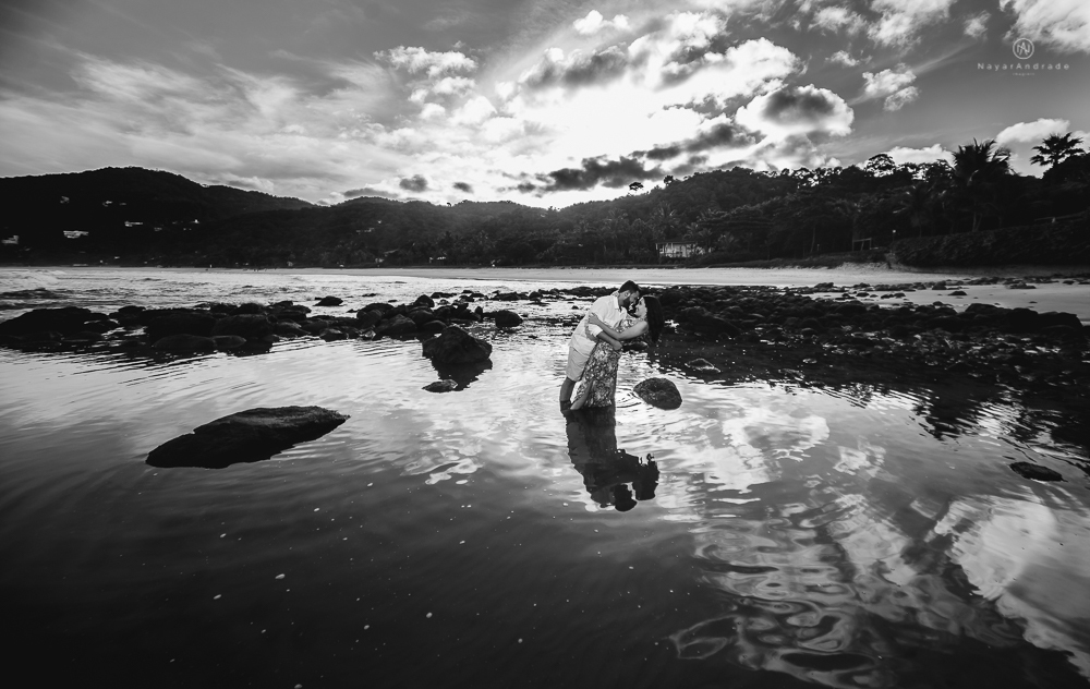 e-session, ensaio casal na praia do guarujá, casal apaixonado.