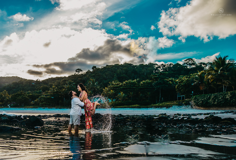 e-session, ensaio casal na praia do guarujá, casal apaixonado.