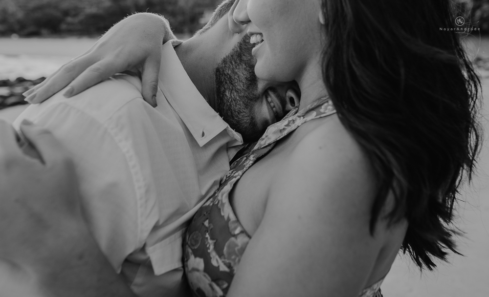 Fotos artísticas para casamento, casal apaixonado na praia do guarujá
