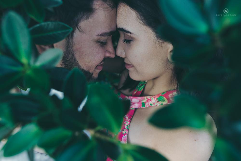 Lindo ensaio casal com pôr do Sol na praia do guarujá. Nayarandrade imagiart