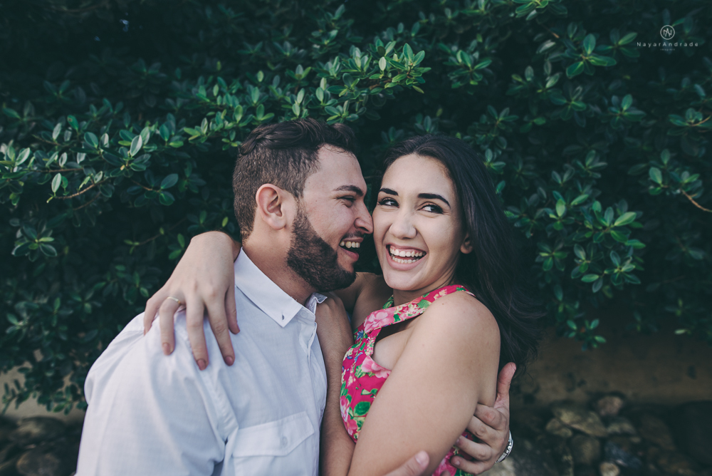 Lindo ensaio casal com pôr do Sol na praia do guarujá. Nayarandrade imagiart