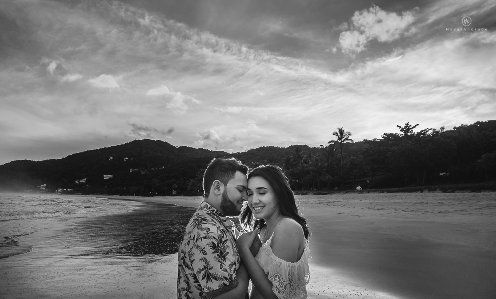e-session, ensaio casal na praia do guarujá, casal apaixonado.