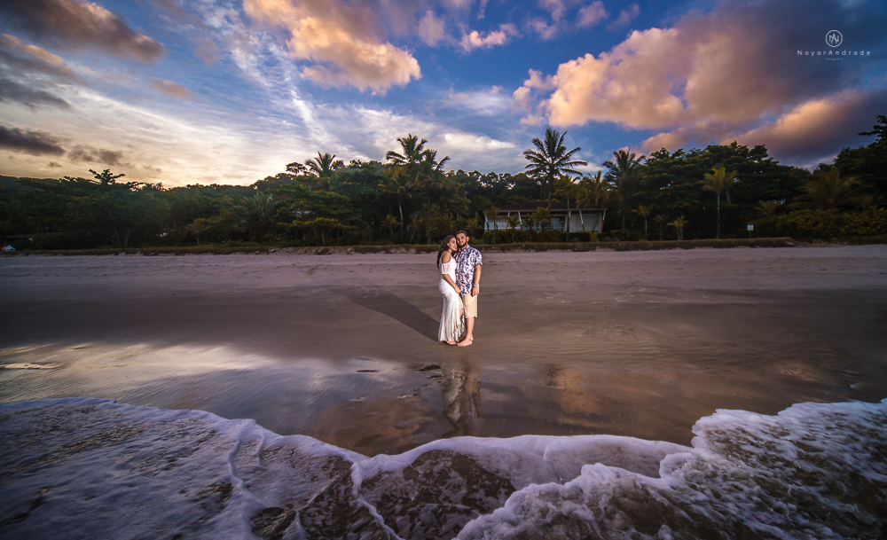e-session, ensaio casal na praia do guarujá, casal apaixonado.