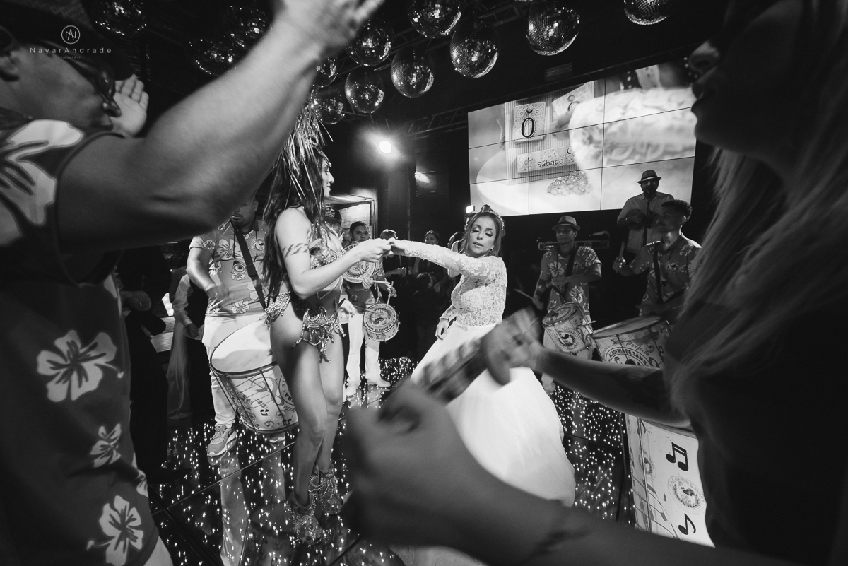 Casamento-espaço-tremendão-pista-paris-impacto-do-som-nayarandrade-imagiart-carla-arruda-buffet-vmb-assessoria-coast-bartender-mariana-assis-santos-maison-amor-em-todo-lado-felicidade-ao-casal