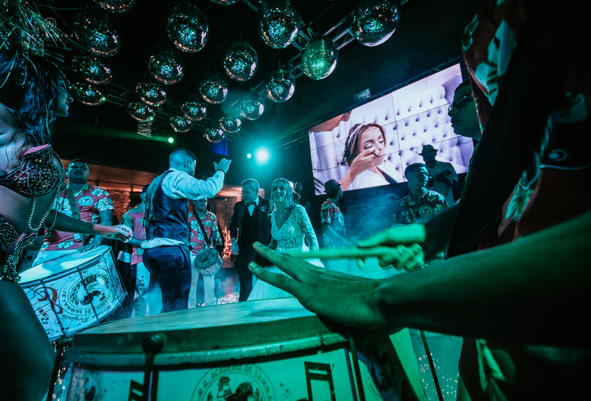 Casamento-espaço-tremendão-pista-paris-impacto-do-som-nayarandrade-imagiart-carla-arruda-buffet-vmb-assessoria-coast-bartender-mariana-assis-santos-maison-amor-em-todo-lado-felicidade-ao-casal