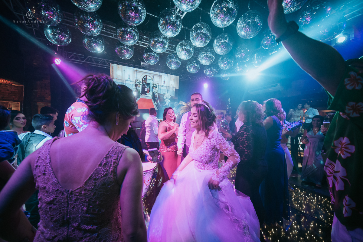 Casamento-espaço-tremendão-pista-paris-impacto-do-som-nayarandrade-imagiart-carla-arruda-buffet-vmb-assessoria-coast-bartender-mariana-assis-santos-maison-amor-em-todo-lado-felicidade-ao-casal