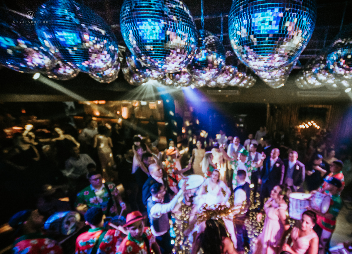 Casamento-espaço-tremendão-pista-paris-impacto-do-som-nayarandrade-imagiart-carla-arruda-buffet-vmb-assessoria-coast-bartender-mariana-assis-santos-maison-amor-em-todo-lado-felicidade-ao-casal