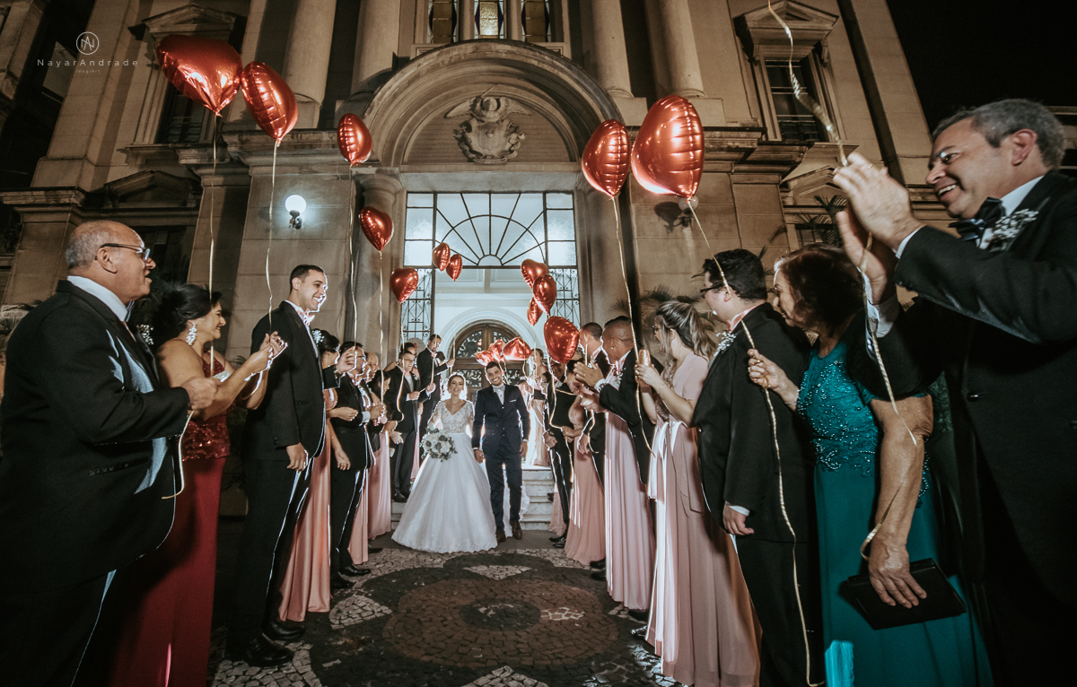 Casamento em santos- igreja coração de Maria- nayarandrade imagiart.Saida da igreja com balões-santos