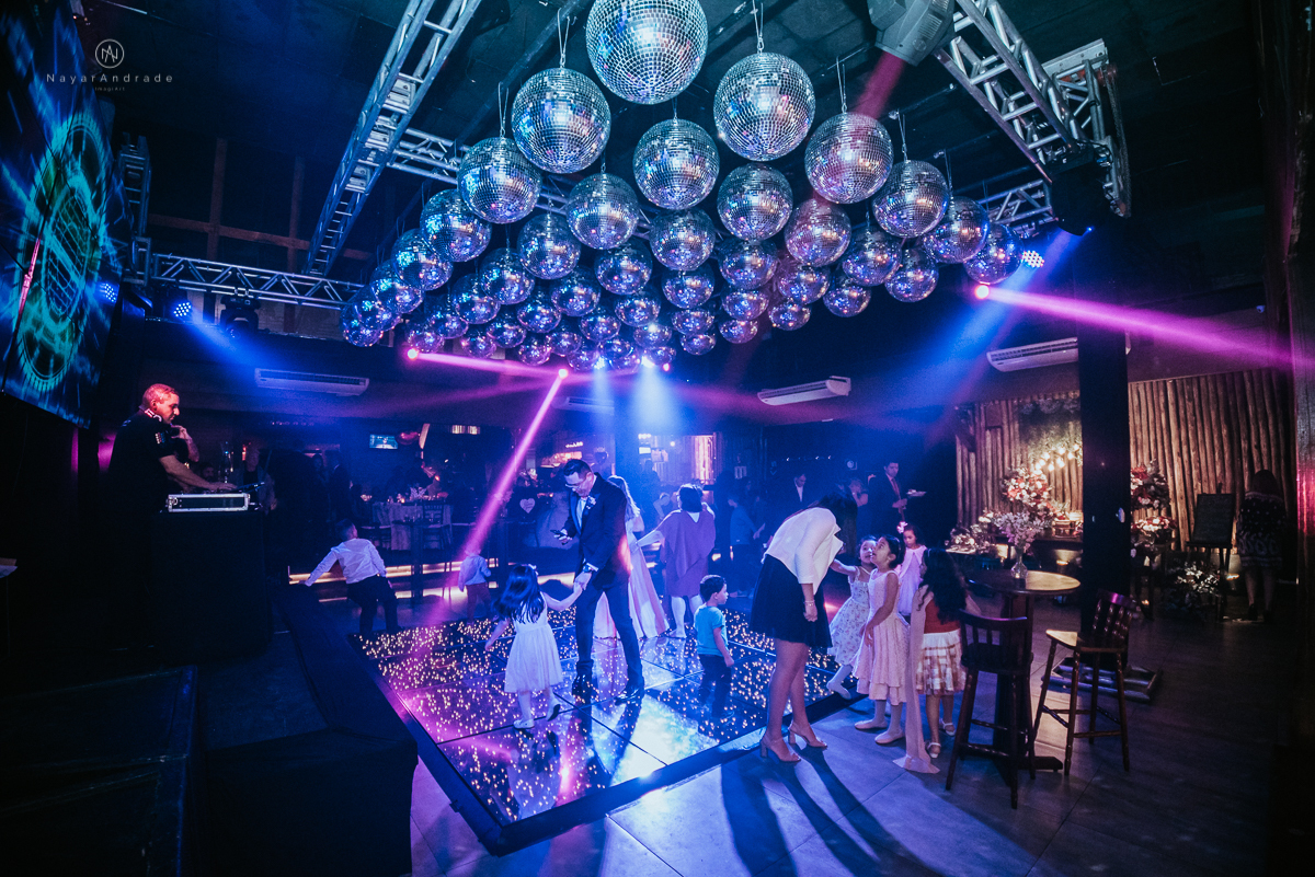 Casamento-espaço-tremendão-pista-paris-impacto-do-som-nayarandrade-imagiart-carla-arruda-buffet-vmb-assessoria-coast-bartender-mariana-assis-santos-maison-amor-em-todo-lado-felicidade-ao-casal