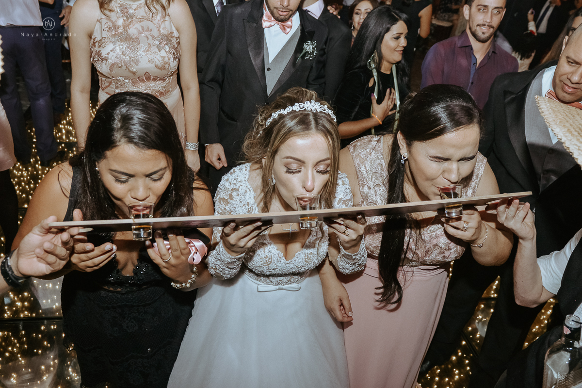 Casamento-espaço-tremendão-pista-paris-impacto-do-som-nayarandrade-imagiart-carla-arruda-buffet-vmb-assessoria-coast-bartender-mariana-assis-santos-maison-amor-em-todo-lado-felicidade-ao-casal