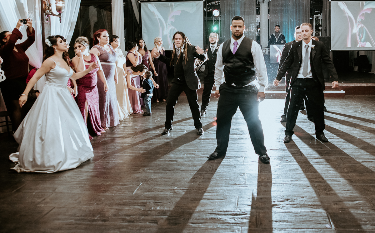 Casamento-recanto-santa-rita-sao-paulo-amor-em-todo-lado-casamento-ao-ar-livre-casamento-rock. Fotos-com -padrinhos-e-madrinhas