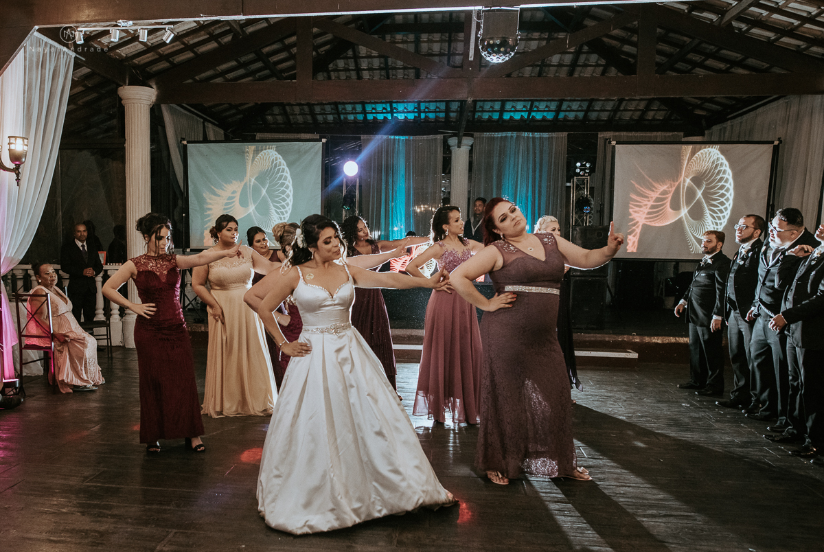 Casamento-recanto-santa-rita-sao-paulo-amor-em-todo-lado-casamento-ao-ar-livre-casamento-rock. Fotos-com -padrinhos-e-madrinhas