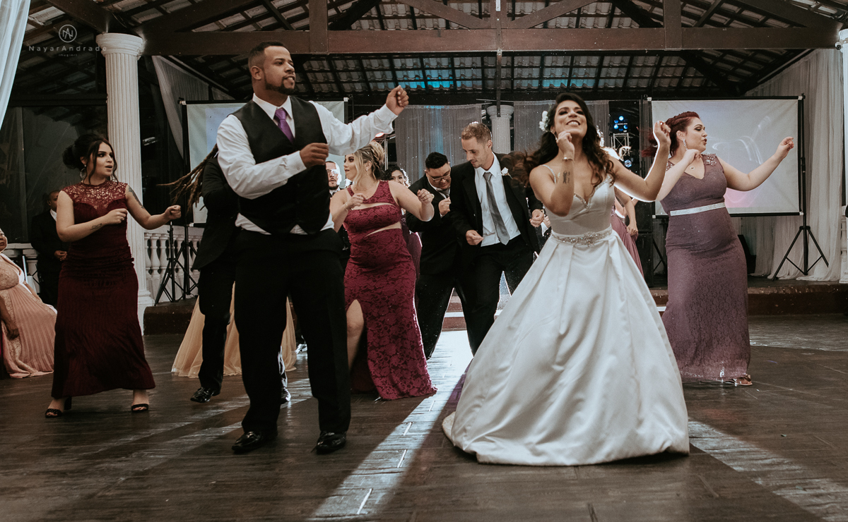 Casamento-recanto-santa-rita-sao-paulo-amor-em-todo-lado-casamento-ao-ar-livre-casamento-rock. Fotos-com -padrinhos-e-madrinhas