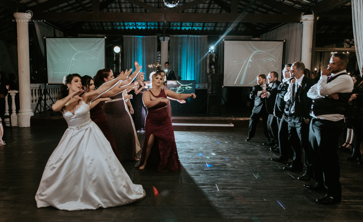 Casamento-recanto-santa-rita-sao-paulo-amor-em-todo-lado-casamento-ao-ar-livre-casamento-rock. Fotos-com -padrinhos-e-madrinhas