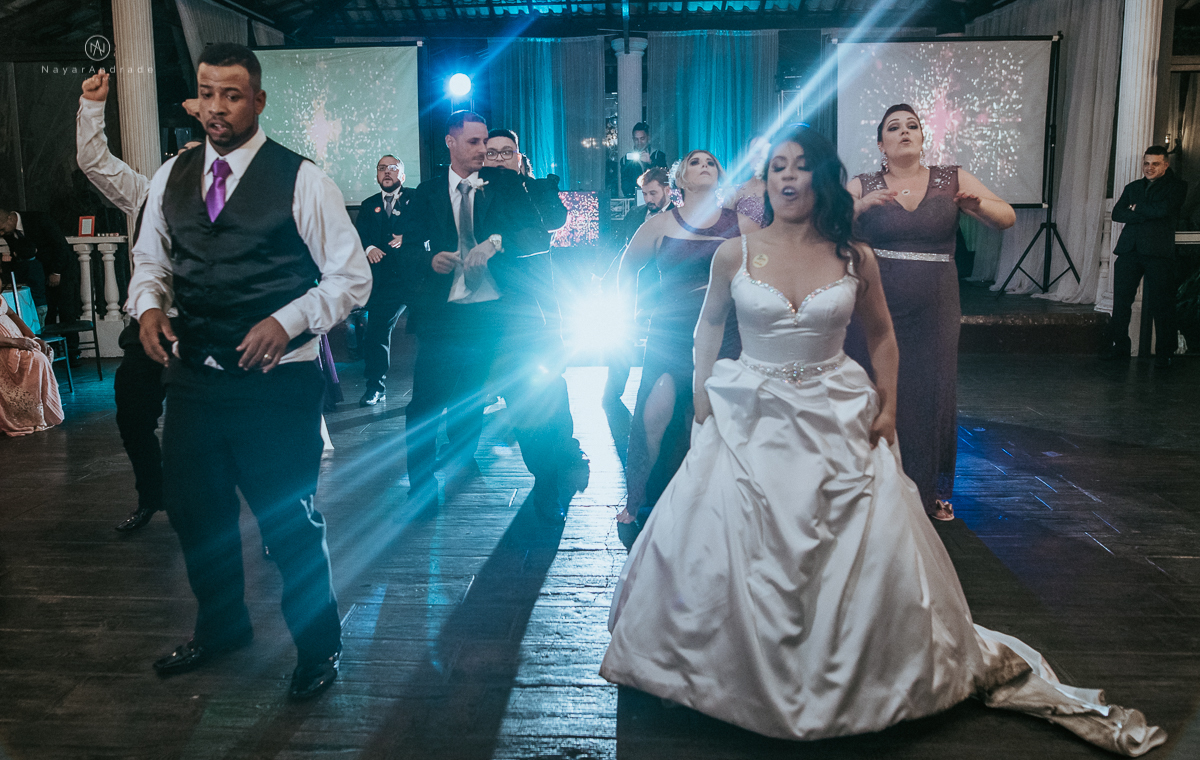 Casamento-recanto-santa-rita-sao-paulo-amor-em-todo-lado-casamento-ao-ar-livre-casamento-rock. Fotos-com -padrinhos-e-madrinhas