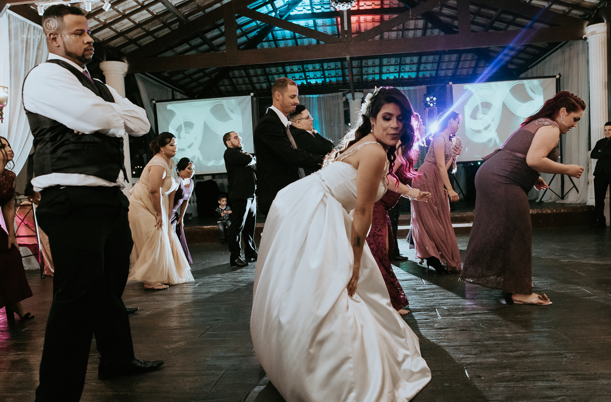 Casamento-recanto-santa-rita-sao-paulo-amor-em-todo-lado-casamento-ao-ar-livre-casamento-rock. Fotos-com -padrinhos-e-madrinhas