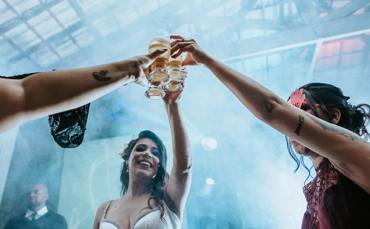 Casamento-recanto-santa-rita-sao-paulo-amor-em-todo-lado-casamento-ao-ar-livre-casamento-rock. Fotos-com -padrinhos-e-madrinhas