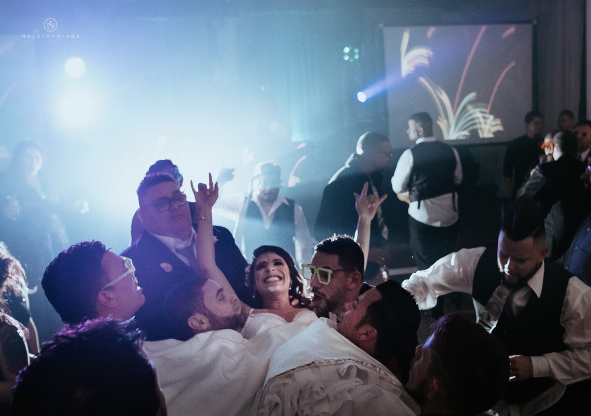 Casamento-recanto-santa-rita-sao-paulo-amor-em-todo-lado-casamento-ao-ar-livre-casamento-rock. Fotos-com -padrinhos-e-madrinhas