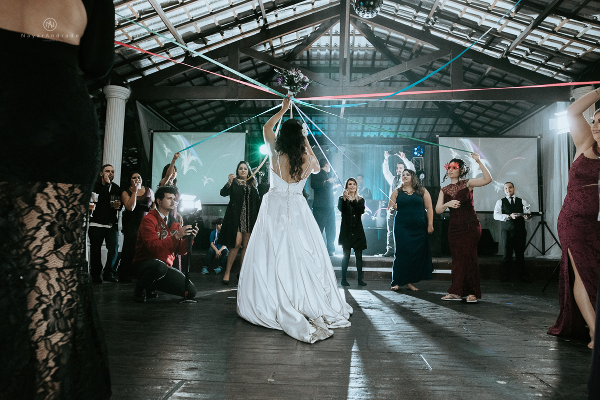 Casamento-recanto-santa-rita-sao-paulo-amor-em-todo-lado-casamento-ao-ar-livre-casamento-rock. Fotos-com -padrinhos-e-madrinhas