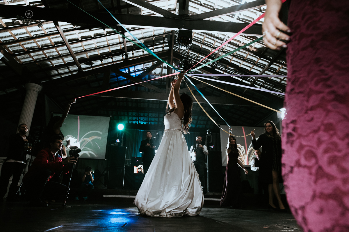 Casamento-recanto-santa-rita-sao-paulo-amor-em-todo-lado-casamento-ao-ar-livre-casamento-rock. Fotos-com -padrinhos-e-madrinhas