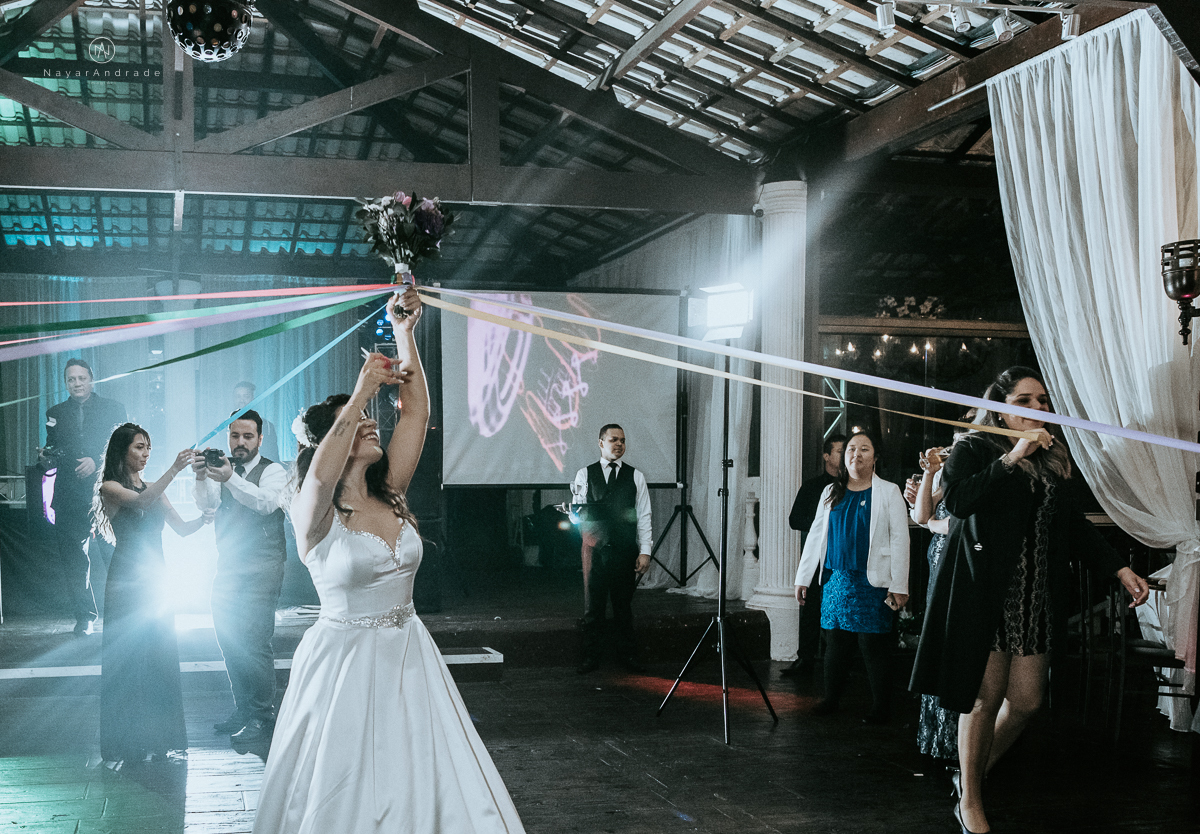 Casamento-recanto-santa-rita-sao-paulo-amor-em-todo-lado-casamento-ao-ar-livre-casamento-rock. Fotos-com -padrinhos-e-madrinhas