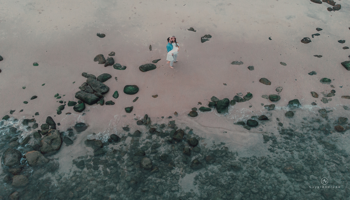 Foto com drone na praia do guaruja