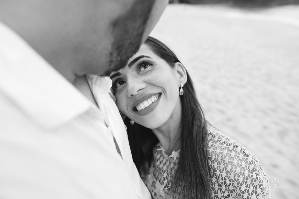 Ensaio casal na praia das conchas Guaruja. Noiva com buquet e tiara, pre wedding