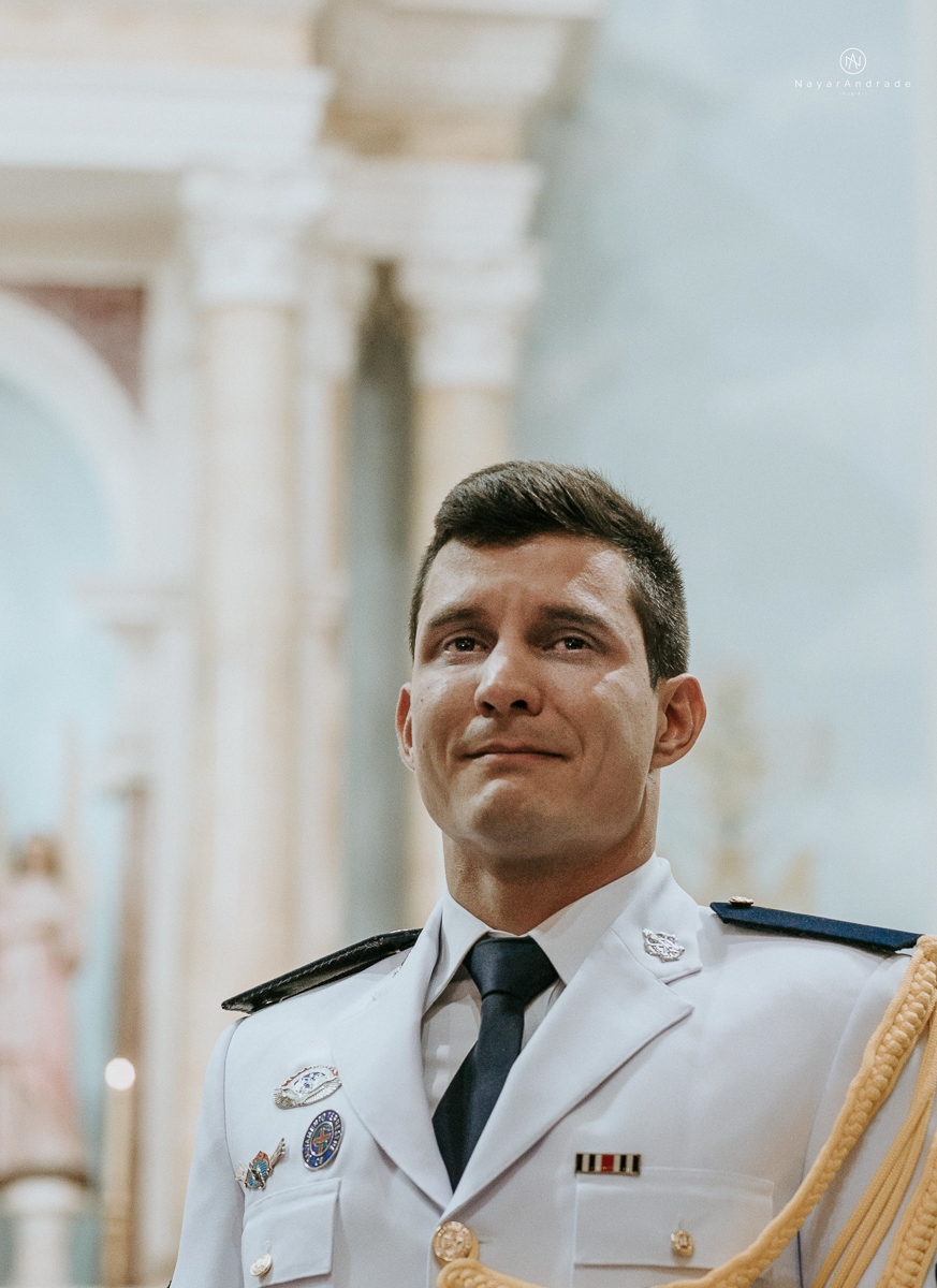 Noivo bombeiro com farda no corpo de bombeiros. Cerimonia no coracao de maria, festa no espaco bloom