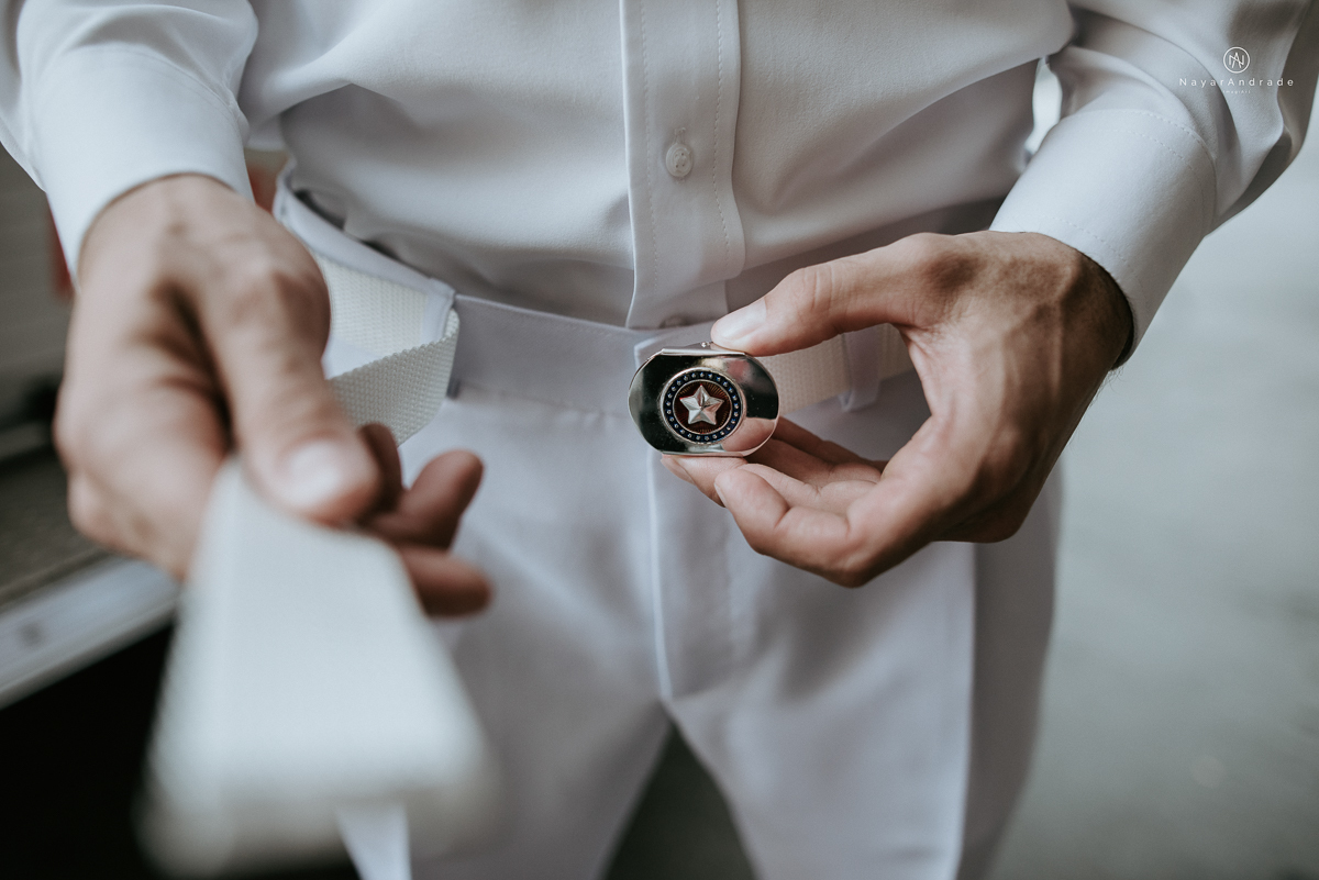 Noivo bombeiro com farda no corpo de bombeiros. Cerimonia no coracao de maria, festa no espaco bloom