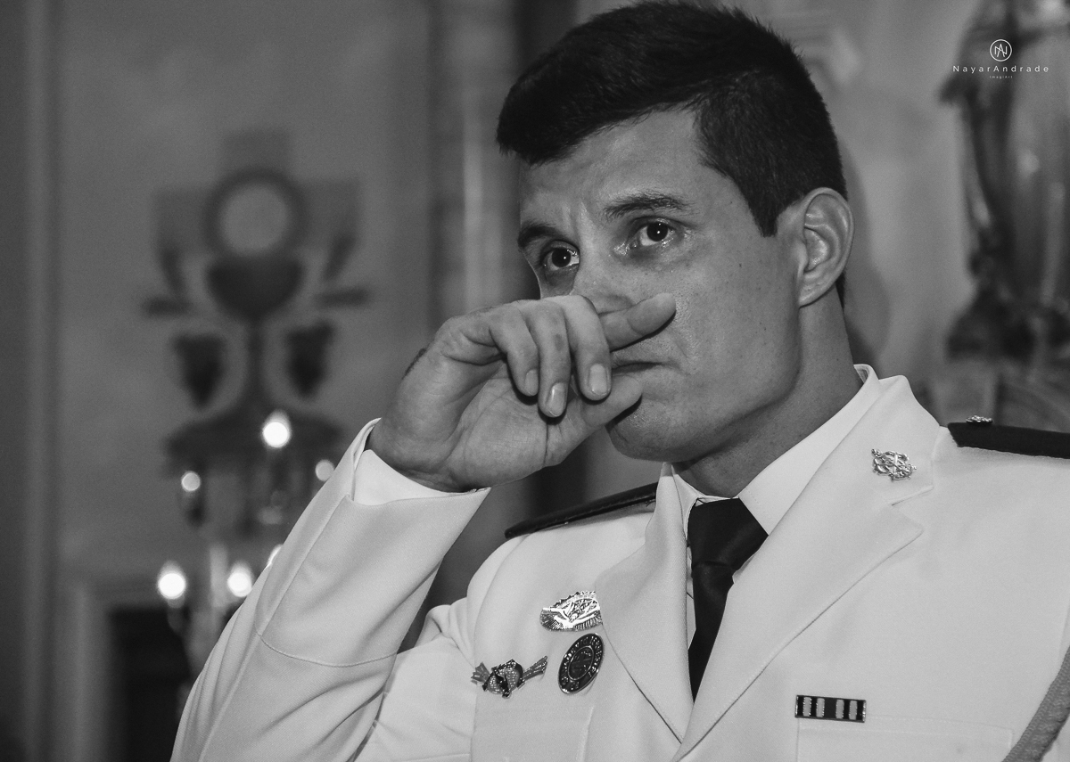 Noivo bombeiro com farda no corpo de bombeiros. Cerimonia no coracao de maria, festa no espaco bloom