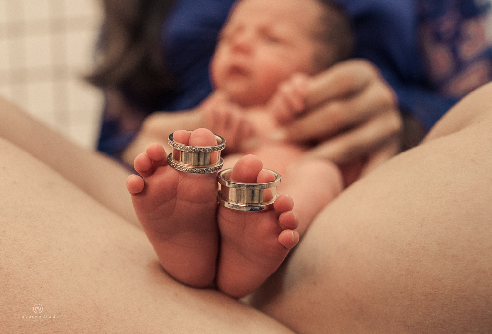 Ensaio Newborn feito em casa, bebê policial de farda