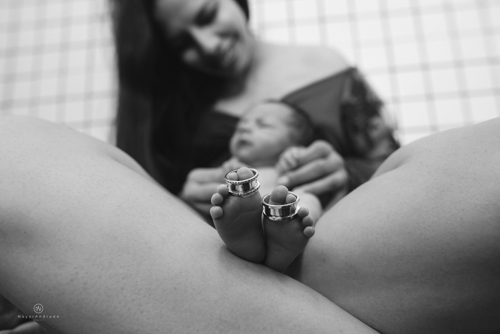 Ensaio Newborn feito em casa, bebê policial de farda