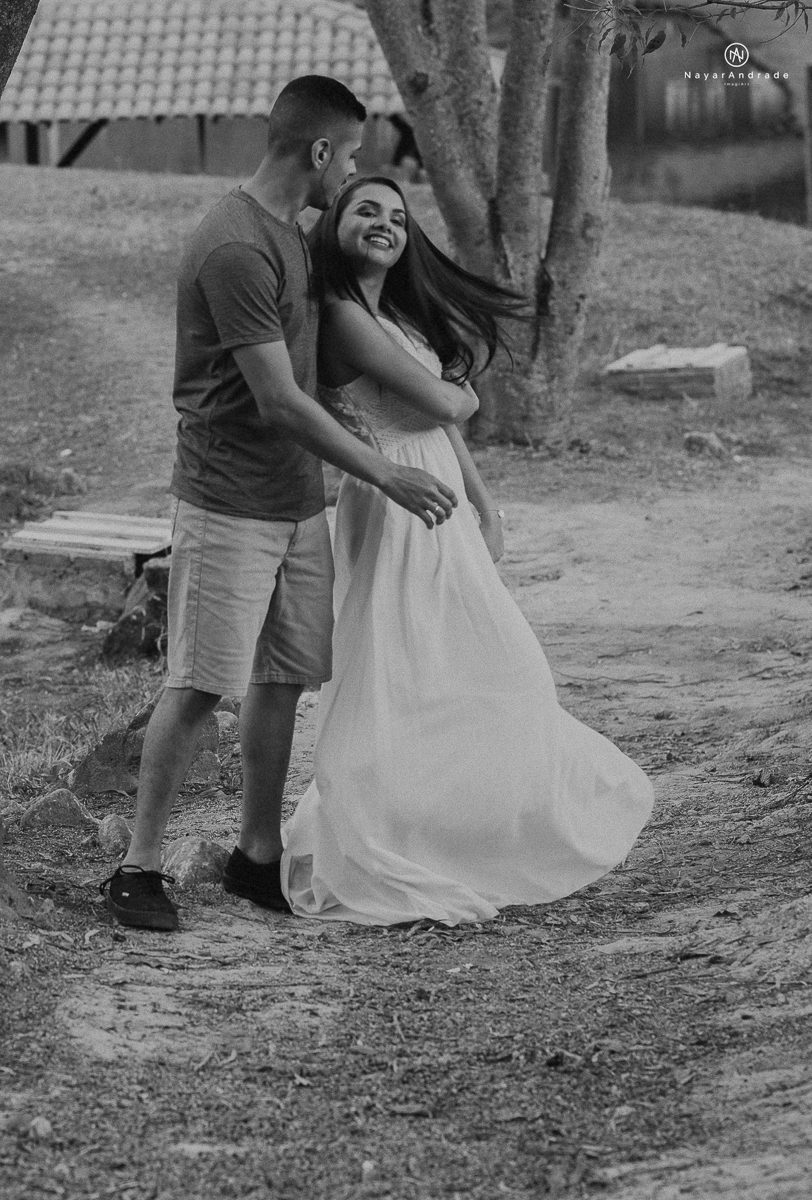 Foto-de-ensaio-casal-ao-ar-livre-com-cavalos-no-interior-de-sao-paulo-com-sol-nayarandrade-imagiart