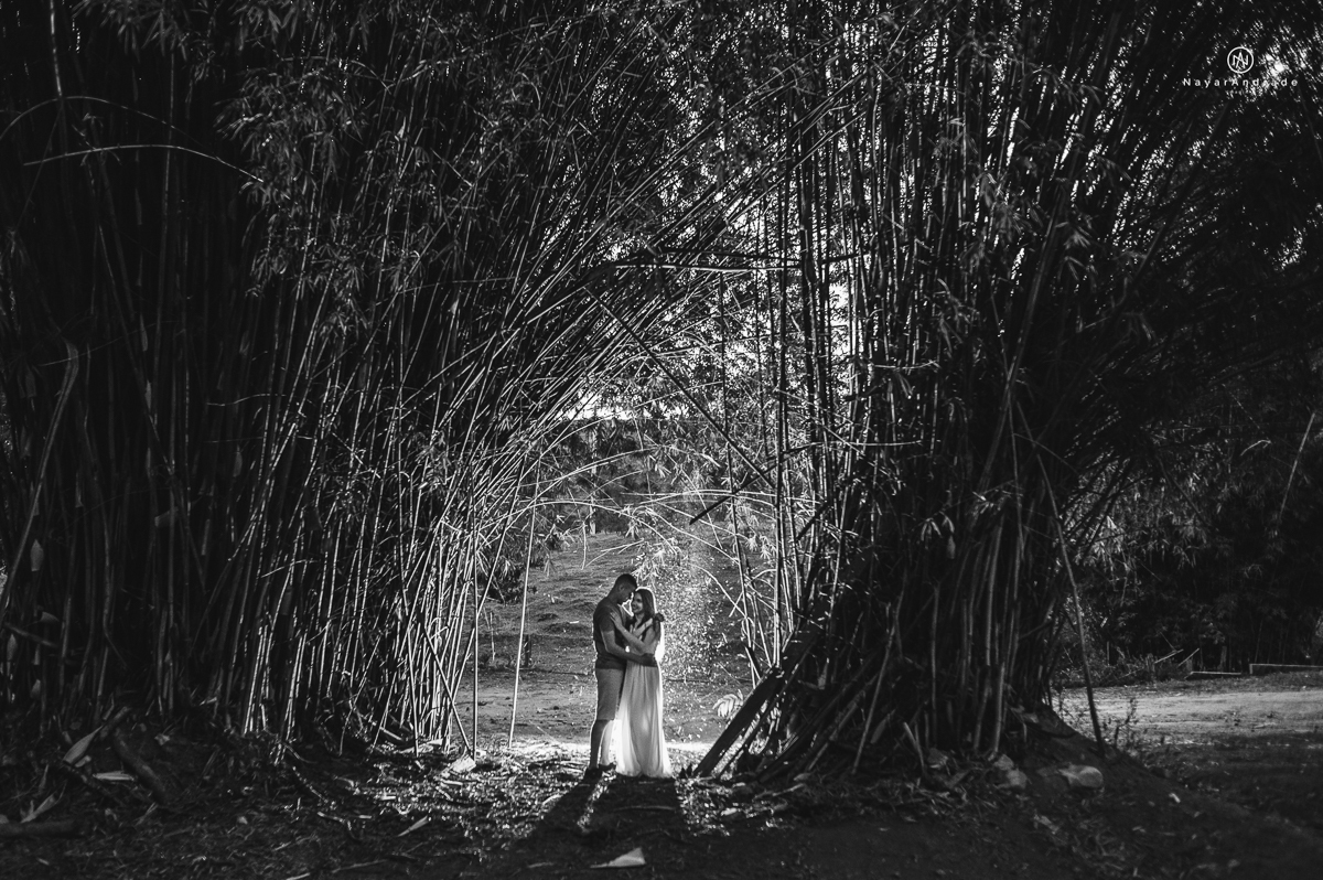 Foto-de-ensaio-casal-ao-ar-livre-com-cavalos-no-interior-de-sao-paulo-com-sol-nayarandrade-imagiart