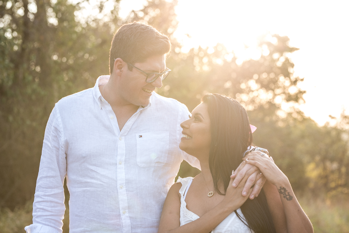 Ensaio-casal-por-do-sol-ao-ar-livre-fazenda-ipanema-sorocaba