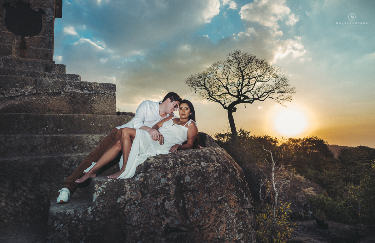 Ensaio-casal-por-do-sol-ao-ar-livre-fazenda-ipanema-sorocaba