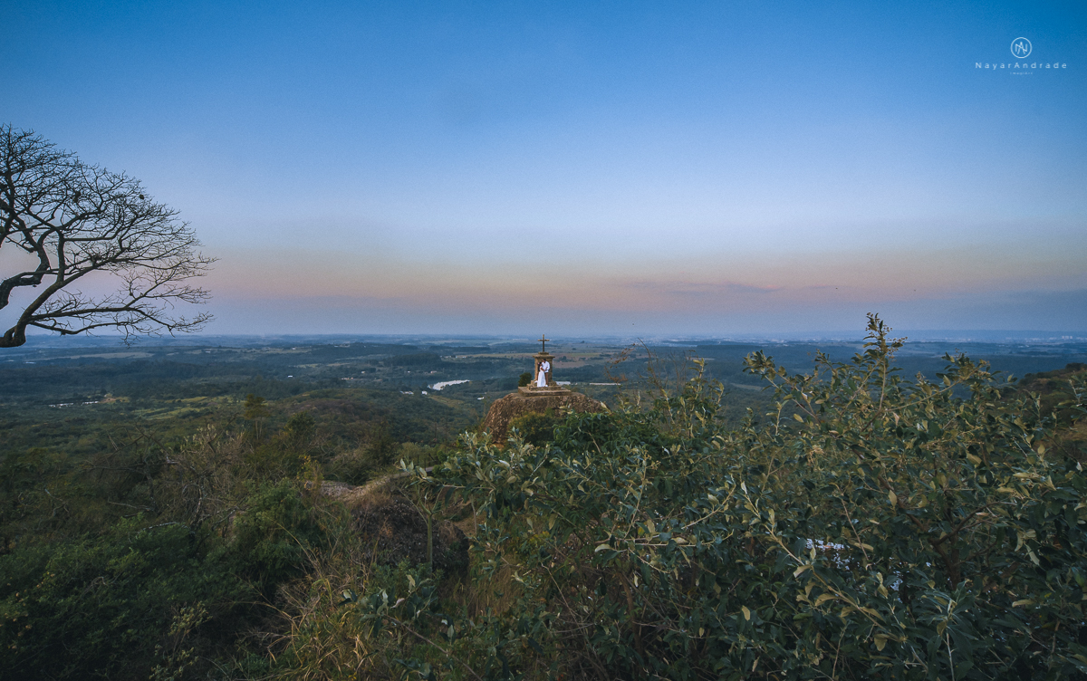 Ensaio-casal-por-do-sol-ao-ar-livre-fazenda-ipanema-sorocaba
