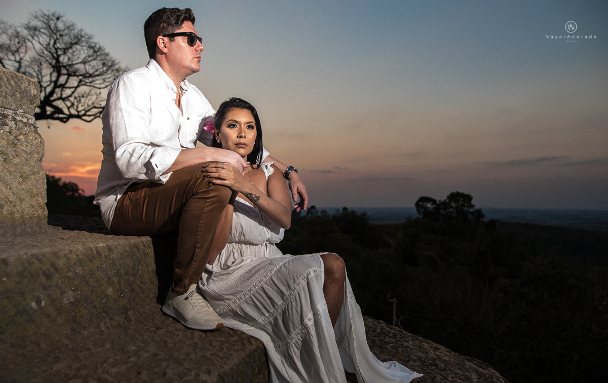 Ensaio-casal-por-do-sol-ao-ar-livre-fazenda-ipanema-sorocaba