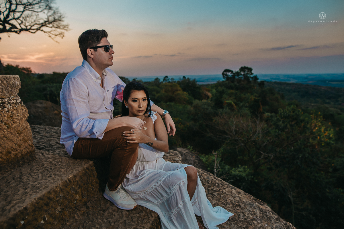 Ensaio-casal-por-do-sol-ao-ar-livre-fazenda-ipanema-sorocaba