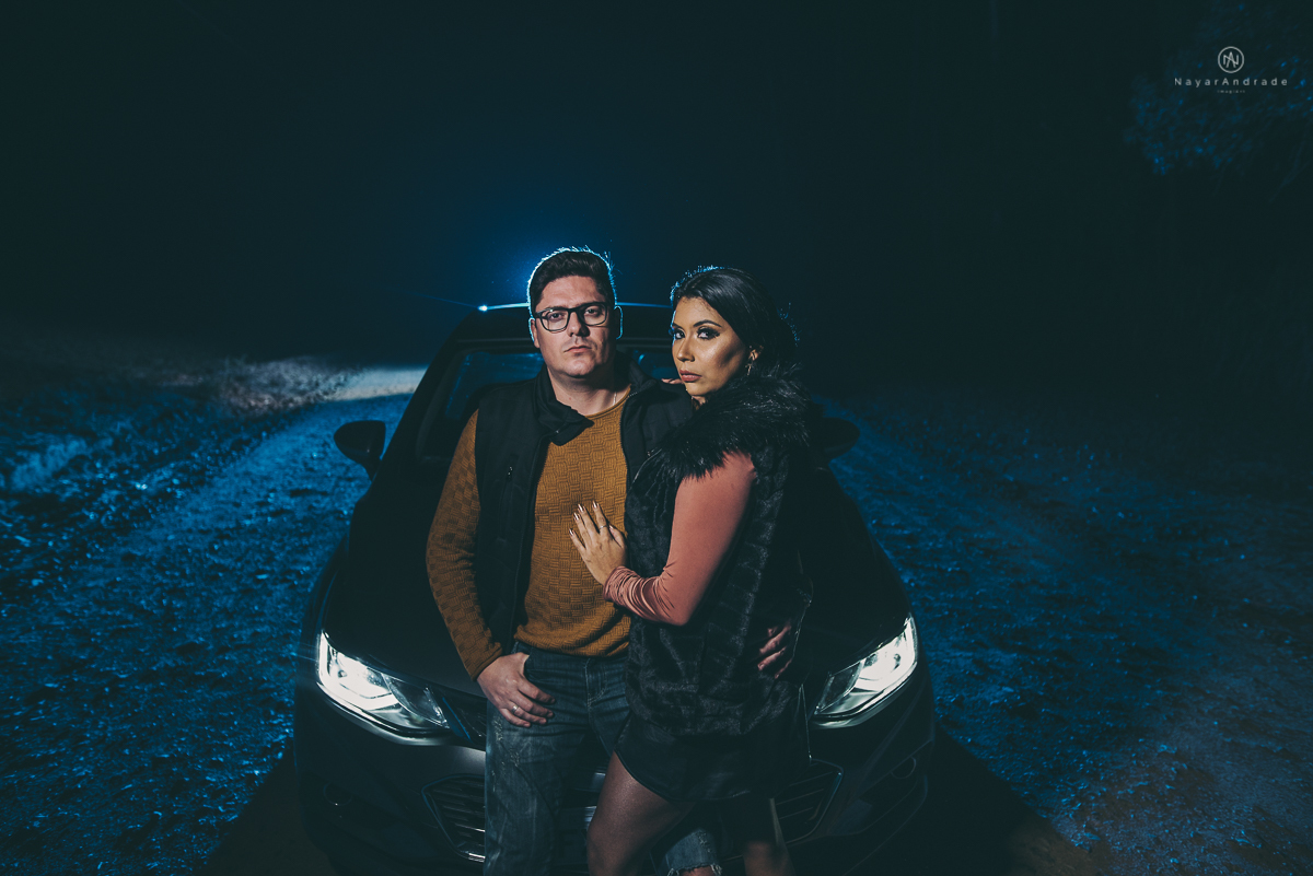 Ensaio-noturno-casal-carro-sensual-apaixonado