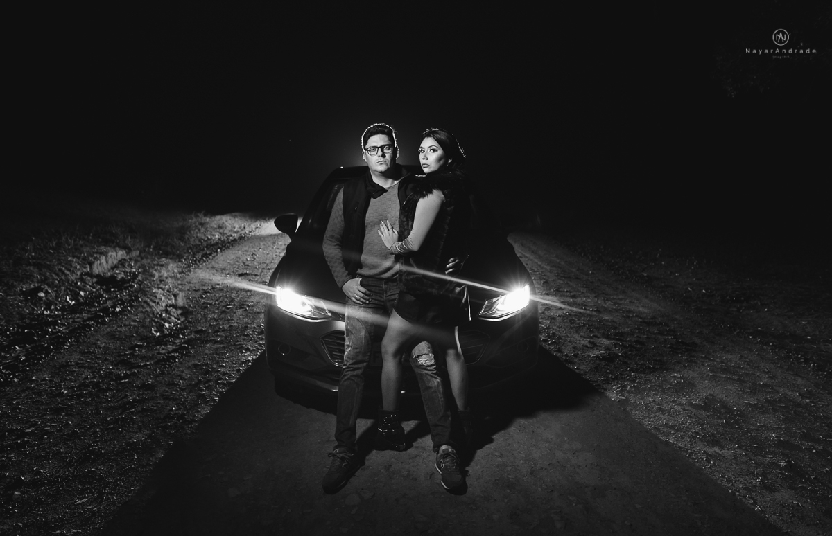 Ensaio-noturno-casal-carro-sensual-apaixonado