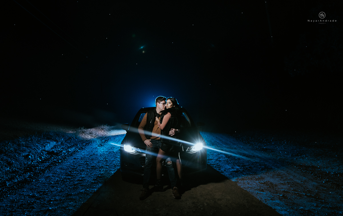 Ensaio-noturno-casal-carro-sensual-apaixonado