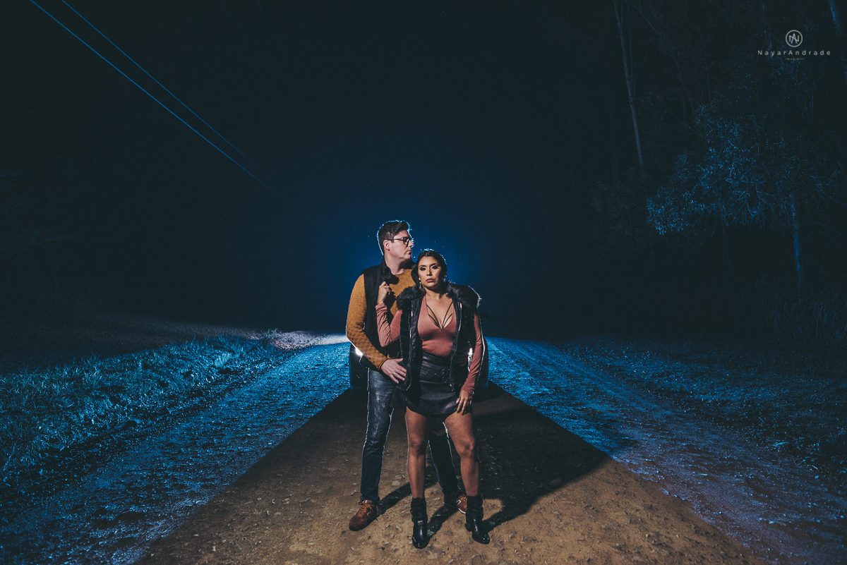 Ensaio-noturno-casal-carro-sensual-apaixonado