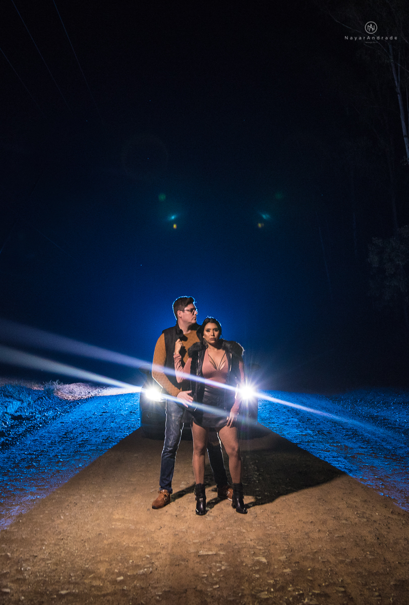 Ensaio-noturno-casal-carro-sensual-apaixonado