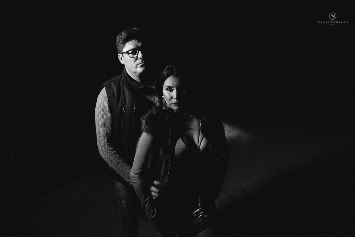 Ensaio-noturno-casal-carro-sensual-apaixonado